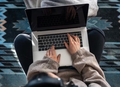 In-house vs Outsourcing